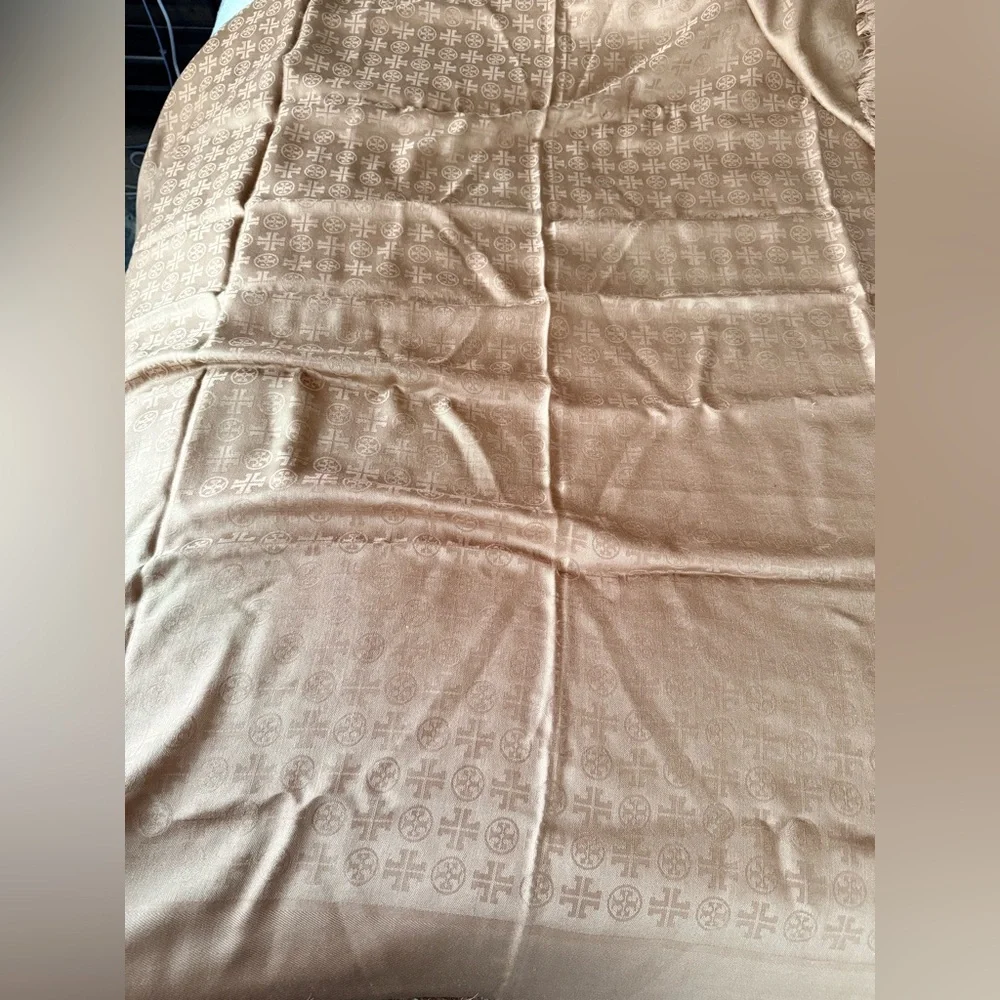 Tory Burch Logo Jacquard Traveler Scarf Color Moose NWT - Picture 5 of 5